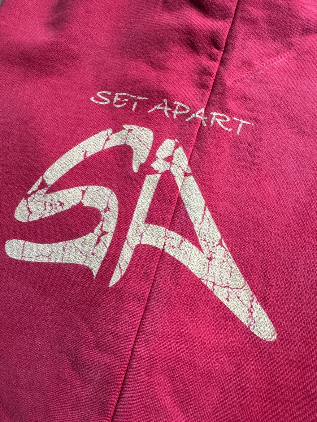 COMING TO LONDON SWEATSHORTS - RED